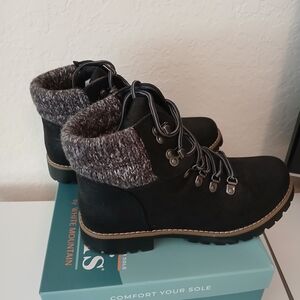 Cliffs by WHITE MOUNTAIN Black Lace-Up Boots with Gray Knit
